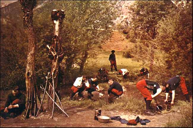 Le Déjeuner sur l’Herbe Reimagined in War