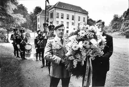 Marching to the grave of the Kaiser