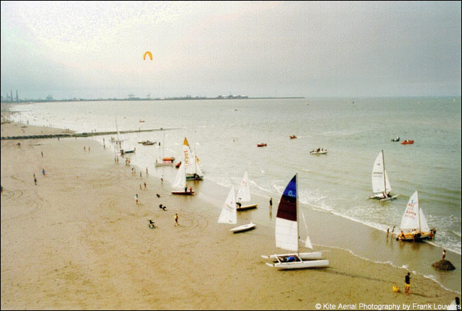 De dood wacht geduldig aan het Belgische strand