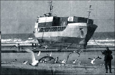 Ms. Heinrich Behrmann aground on the Blankenberge Beach, November 2001